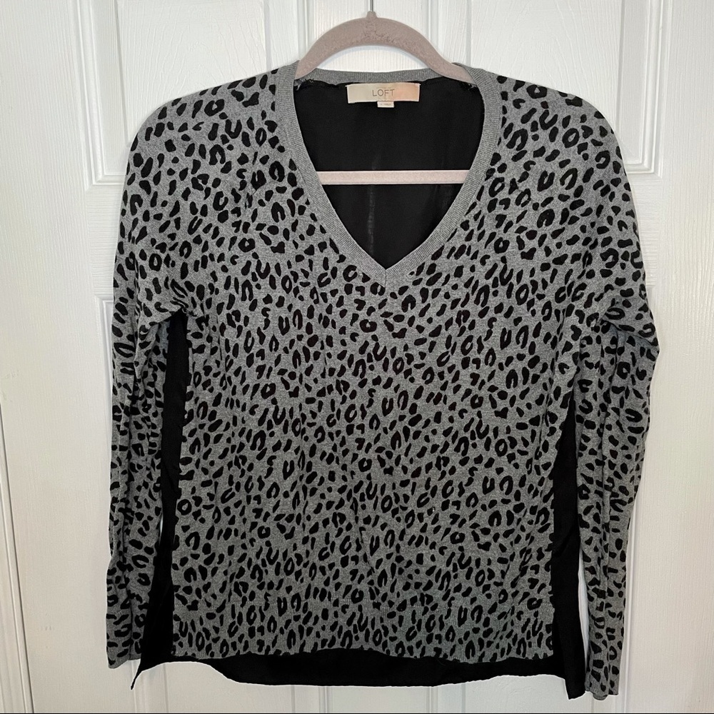ANN taylor loft leopard print V neck sweater small